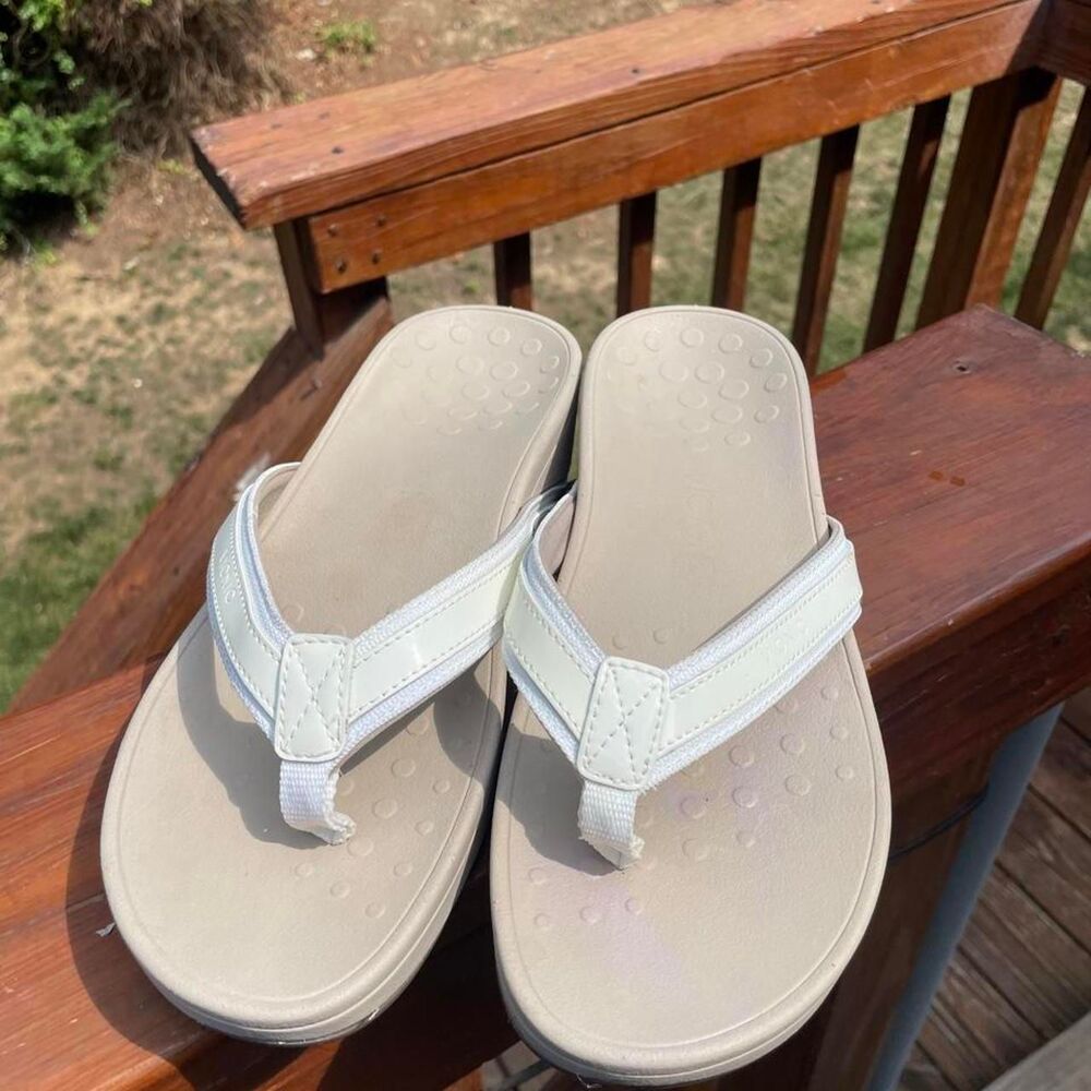 Vionic Women's White and Cream arch support sandals Flipflops